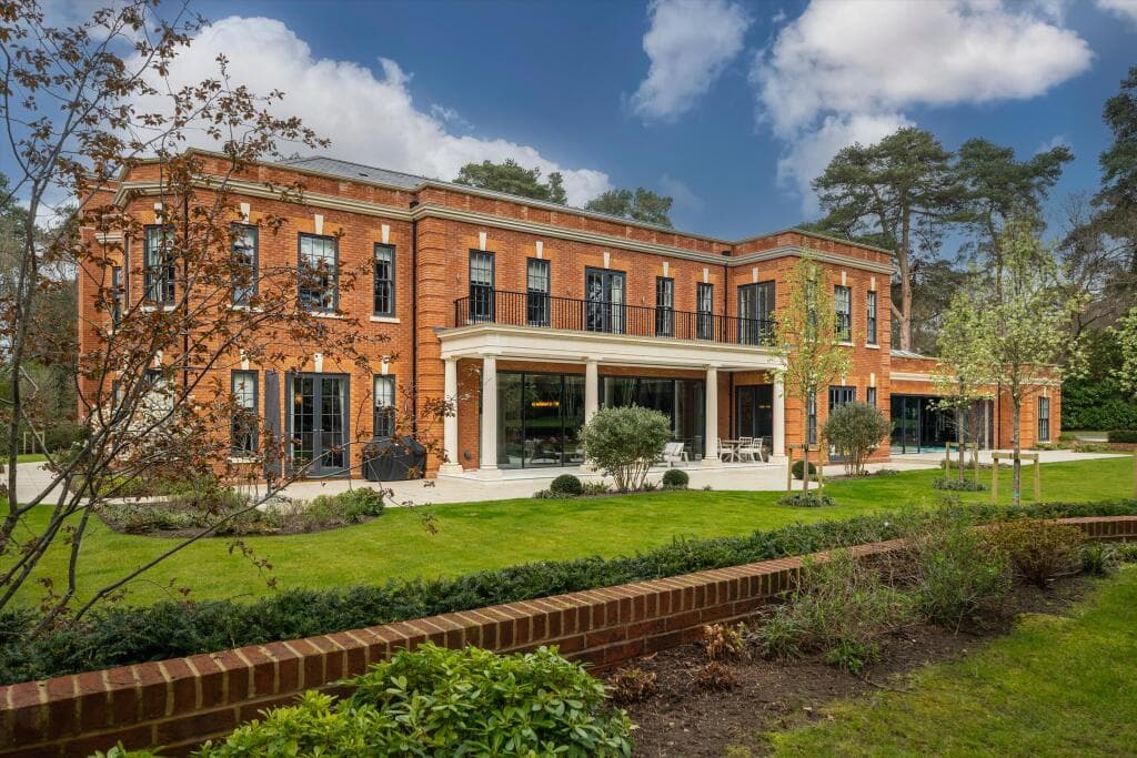 Spacious 6 Bed Mansion in Maitama