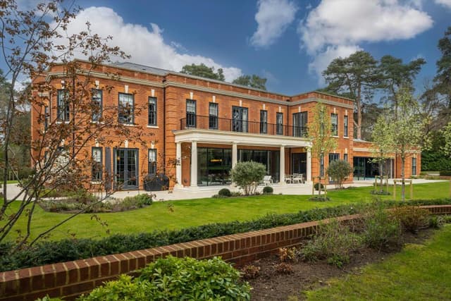 Spacious 6 Bed Mansion in Maitama