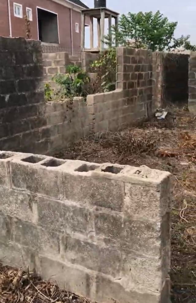 5 Bedroom Uncompleted House on One and Half Plots of Land photo 2