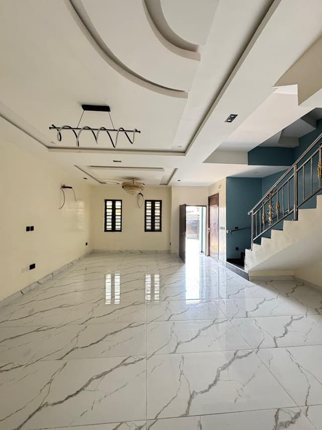 Luxury 4-Bedroom Semi-Detached House For Sale photo 2