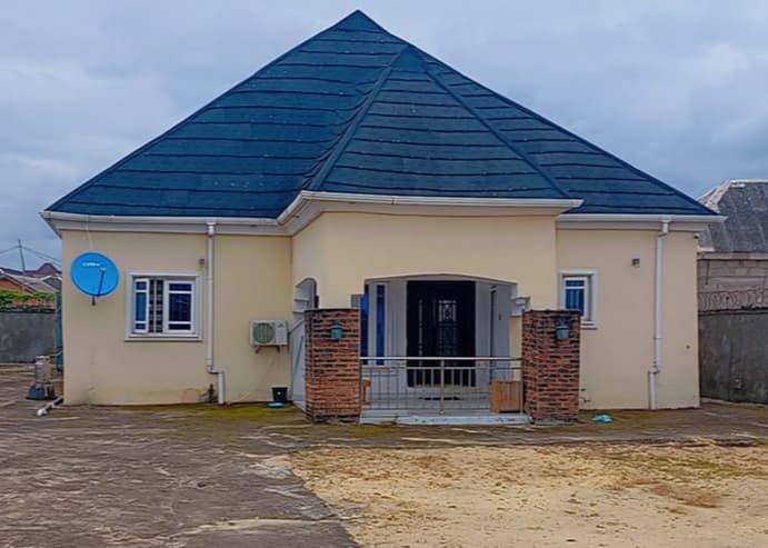 3 bedroom bungalow at Iyana Ishashi