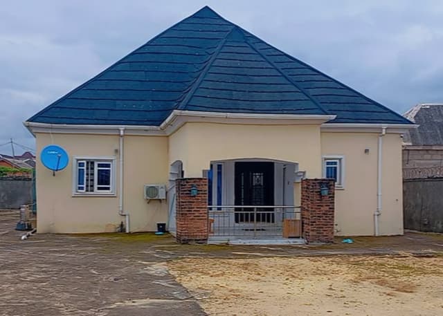 3 bedroom bungalow at Iyana Ishashi