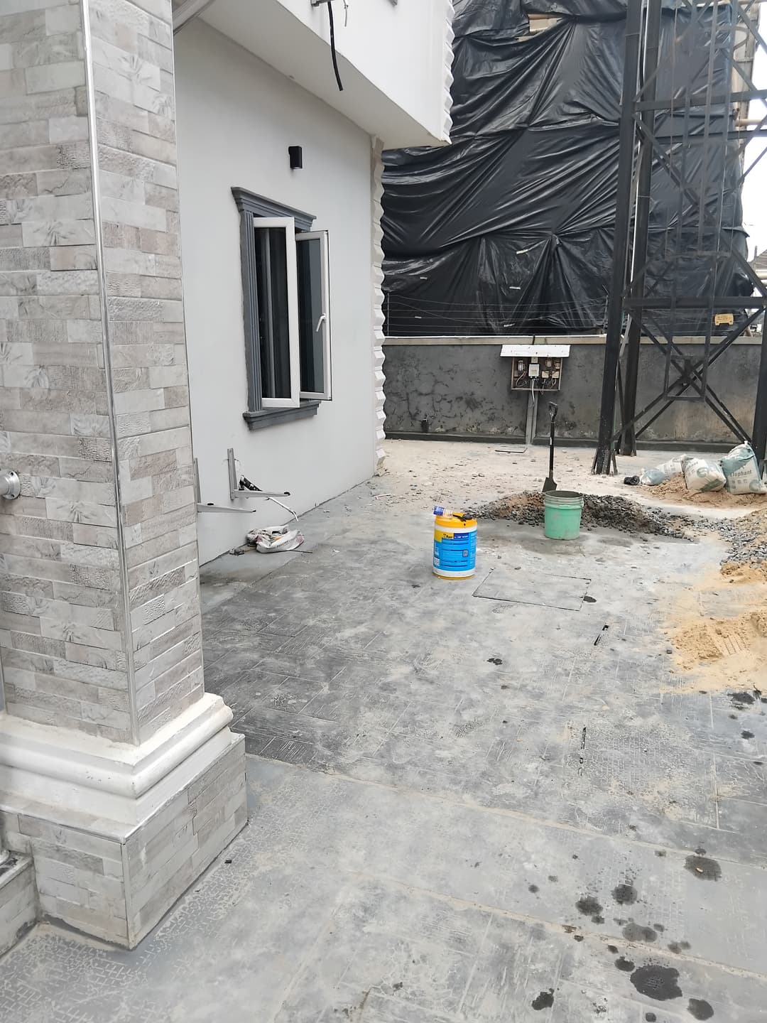 3 bedroom Flat For Rent